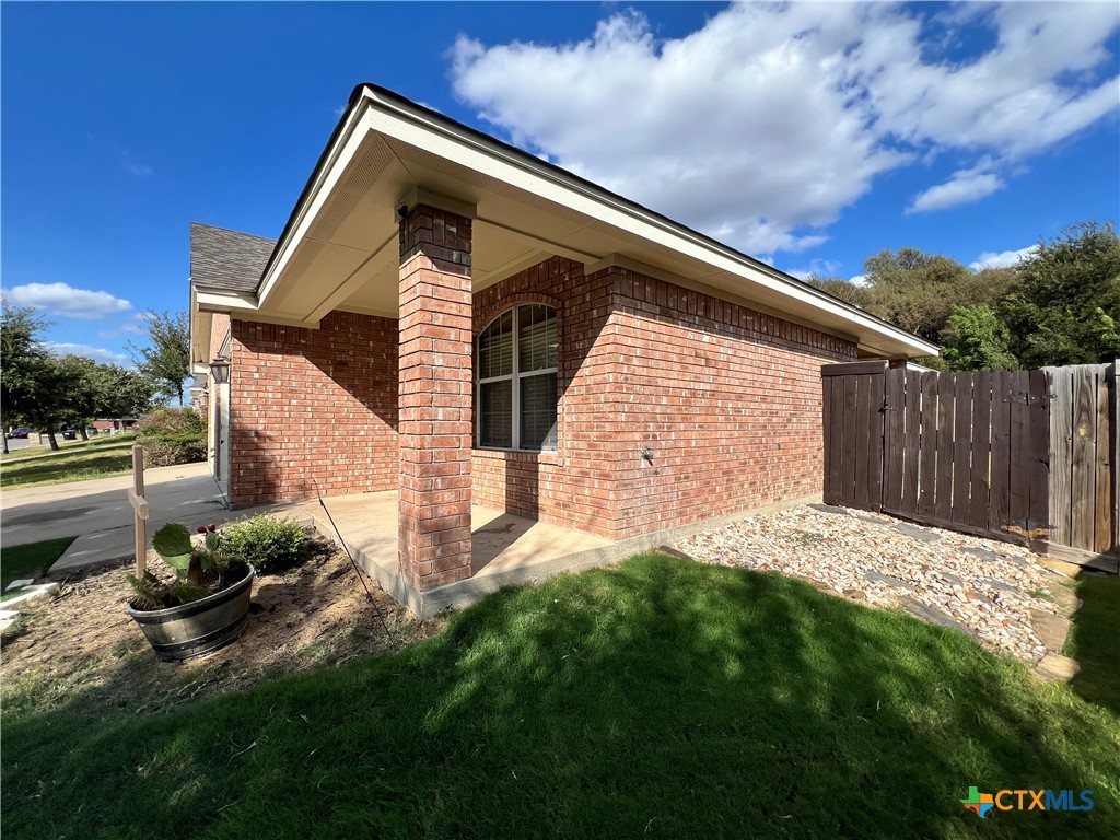 523 Olaf Drive B Property Photo 4