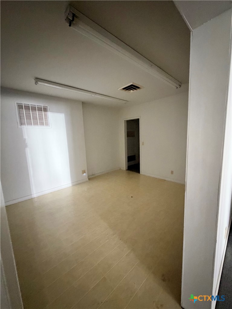 119 E Main Property Photo 5
