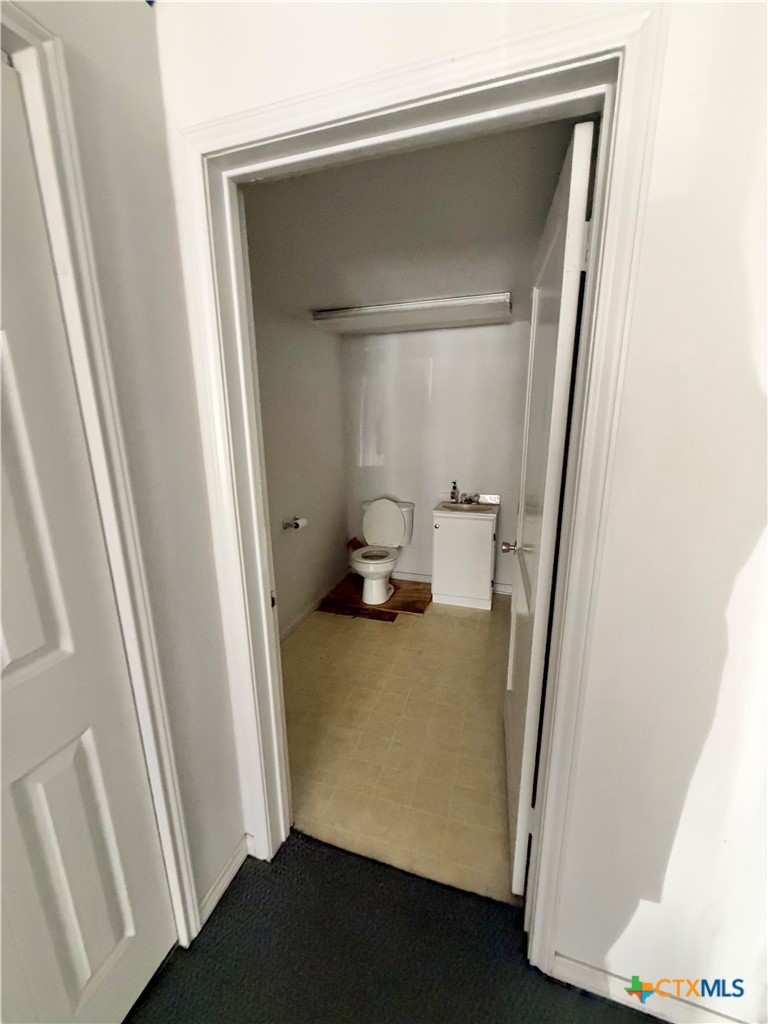 119 E Main Property Photo 6