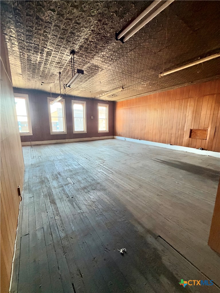 119 E Main Property Photo 8