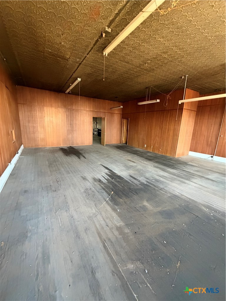 119 E Main Property Photo 11
