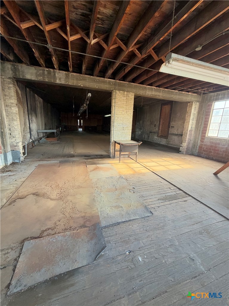 119 E Main Property Photo 16