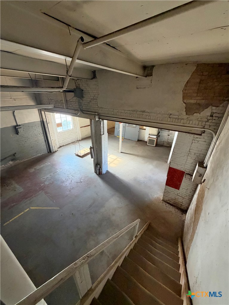 119 E Main Property Photo 17