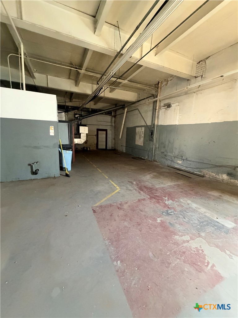 119 E Main Property Photo 18