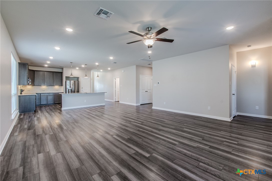 5072 Dickinson Loop Property Photo 8