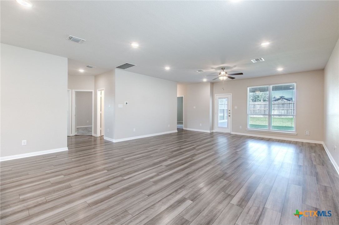 5072 Dickinson Loop Property Photo 9