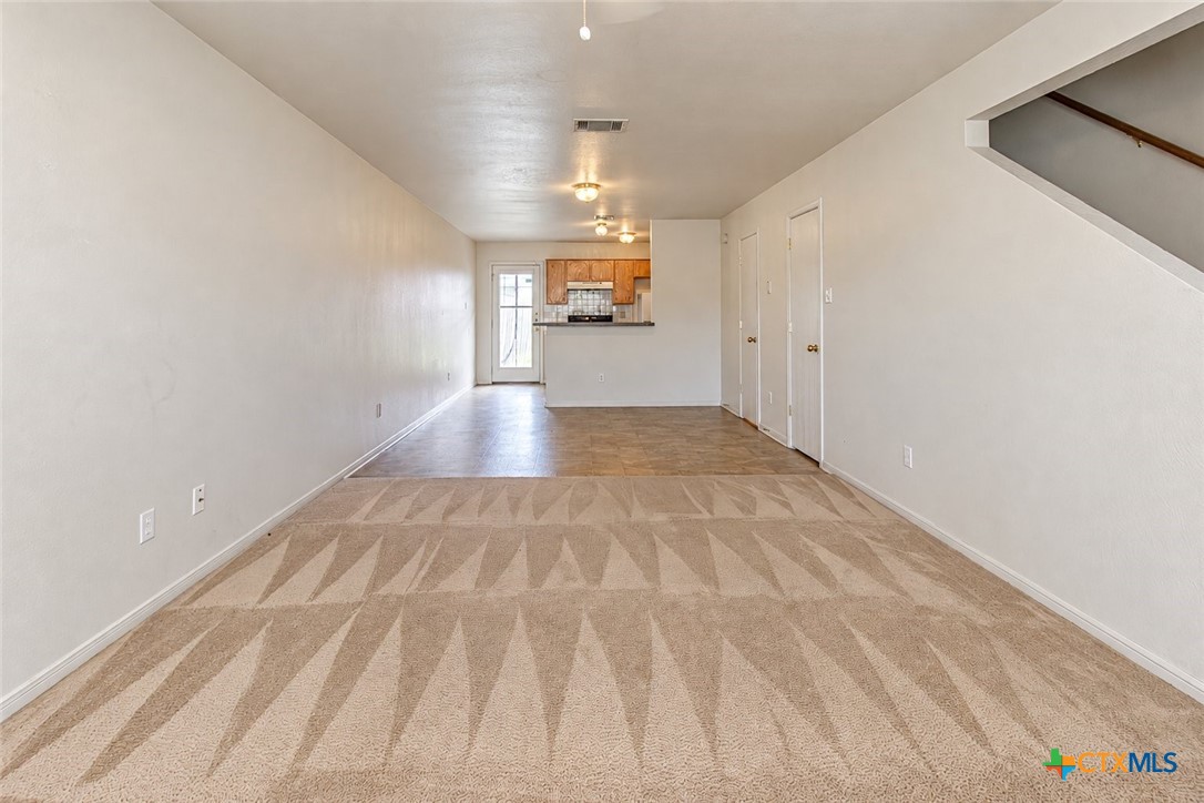 102 E Robin Lane B Property Photo 2