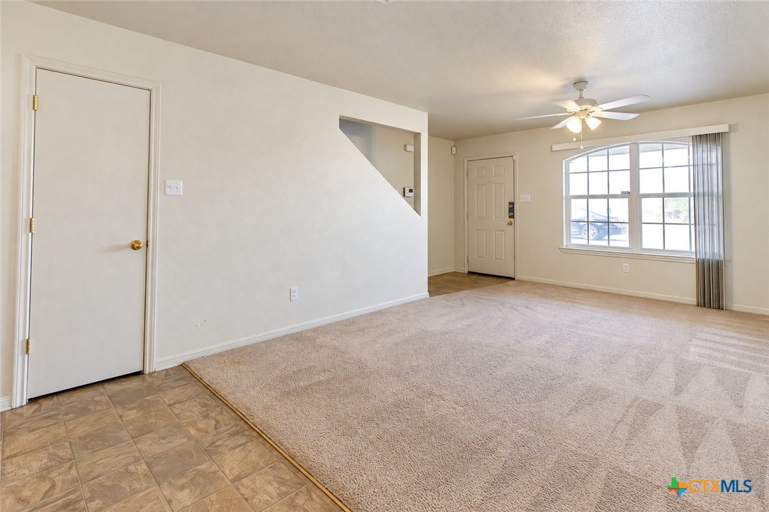 102 E Robin Lane B Property Photo 5