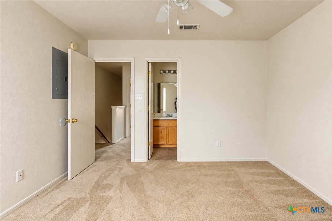 102 E Robin Lane B Property Photo 11