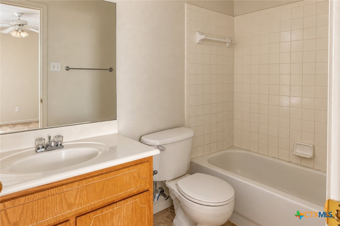 102 E Robin Lane B Property Photo 13