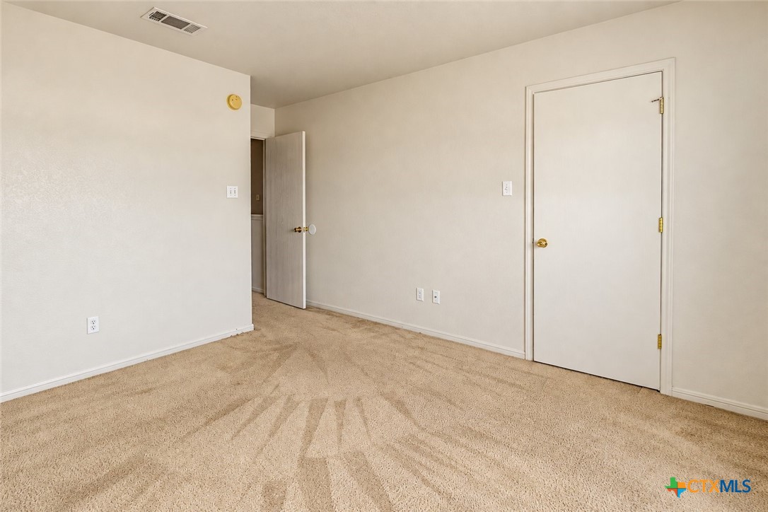 102 E Robin Lane B Property Photo 15