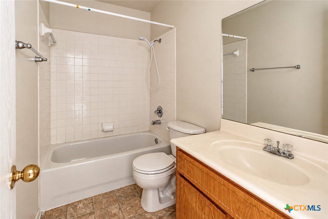 102 E Robin Lane B Property Photo 17