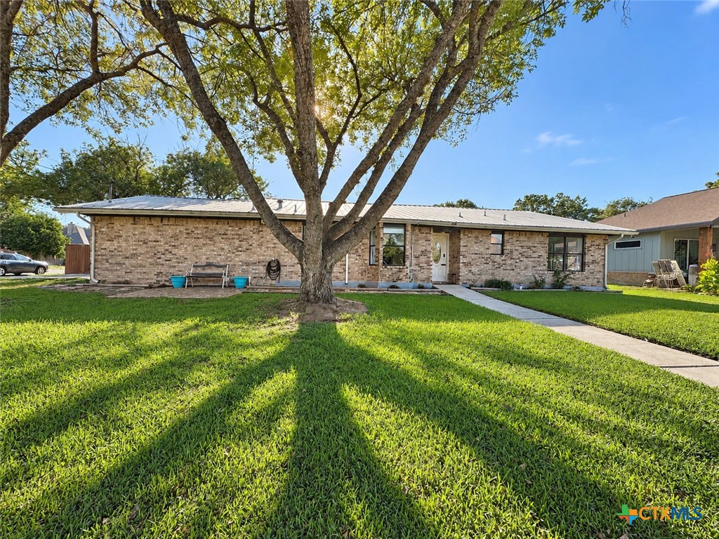 1250 Hollyhock Lane Property Photo 2