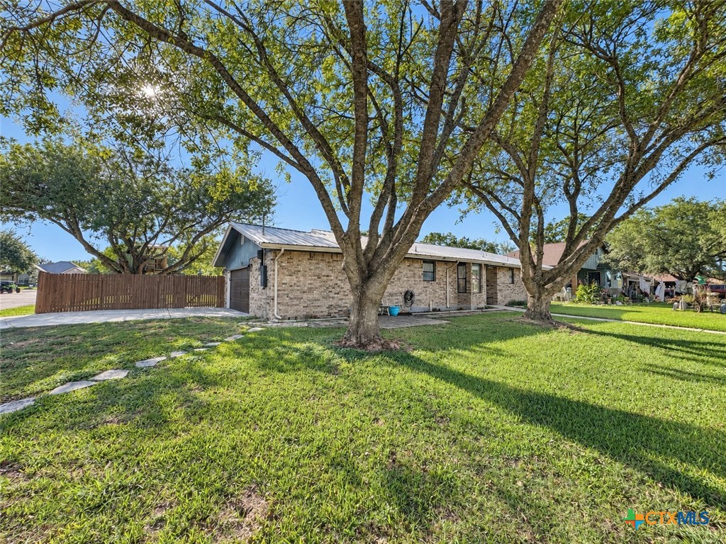 1250 Hollyhock Lane Property Photo 3