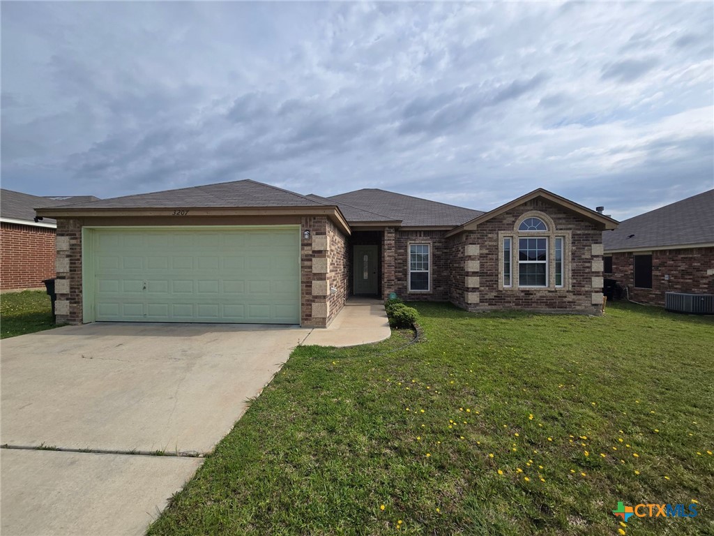 3207 Briscoe Drive Property Photo 1