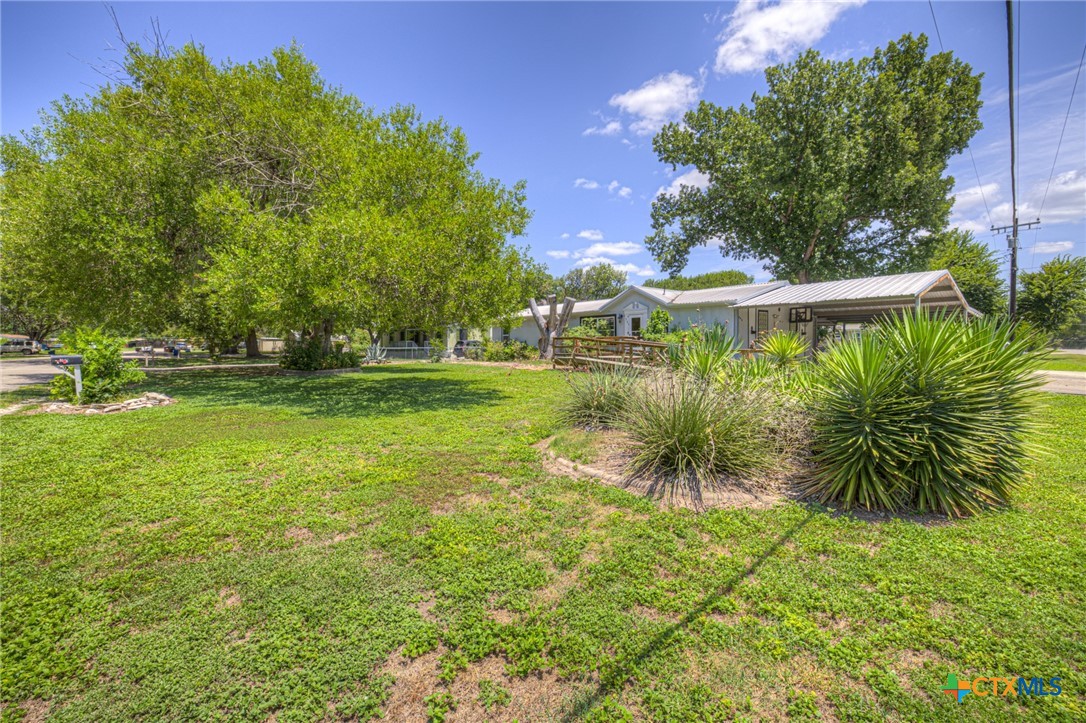305 Elm Drive Property Photo 2