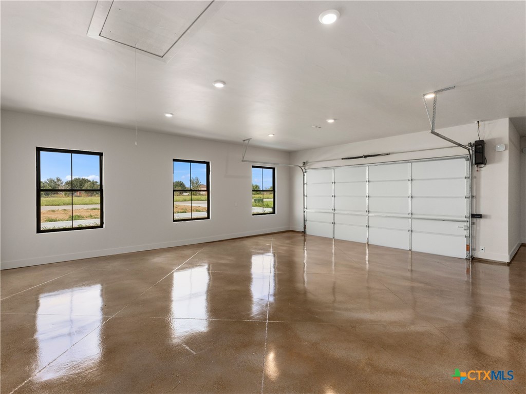 223 Double Creek Loop Property Photo 32