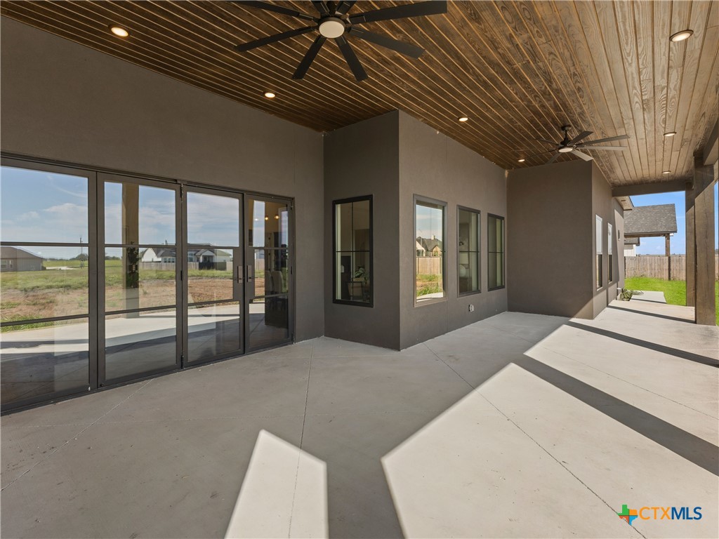 223 Double Creek Loop Property Photo 35