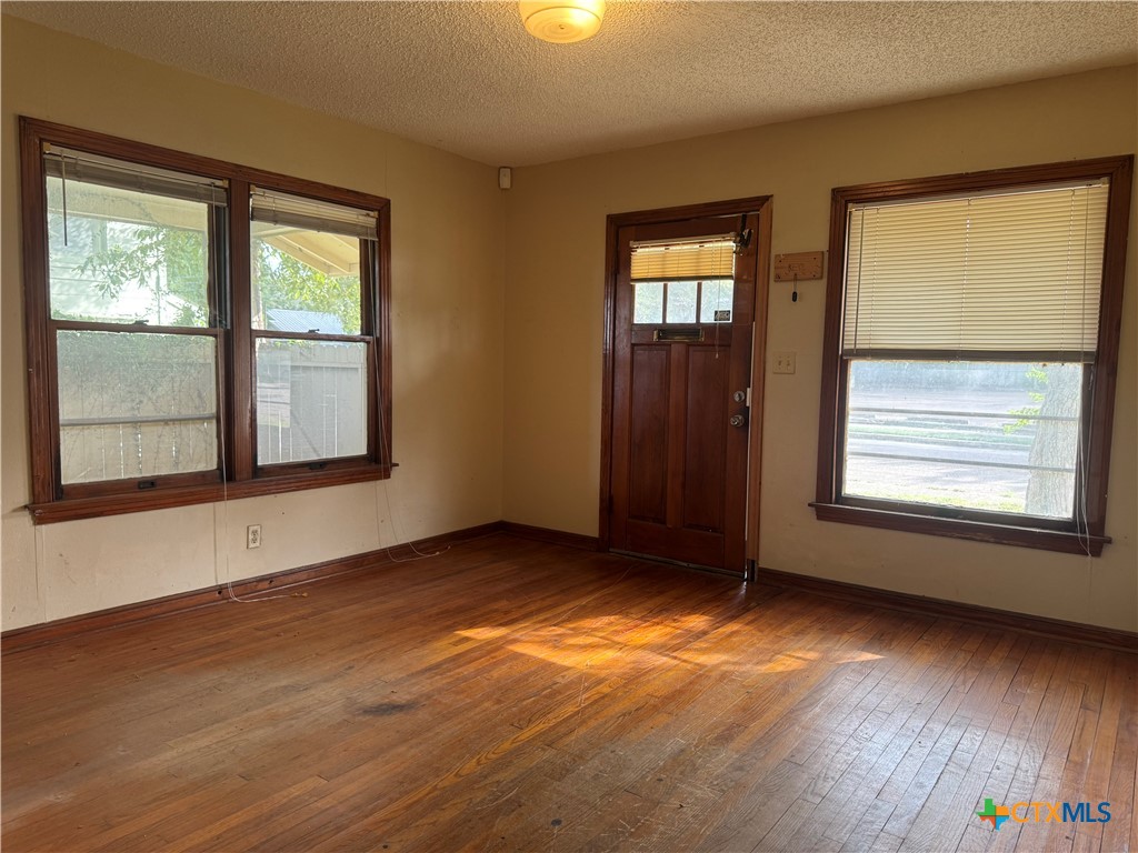901 N Cameron Street Property Photo 4