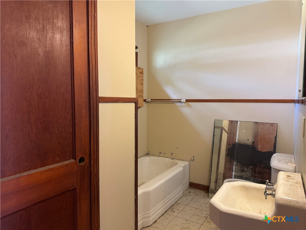 901 N Cameron Street Property Photo 11