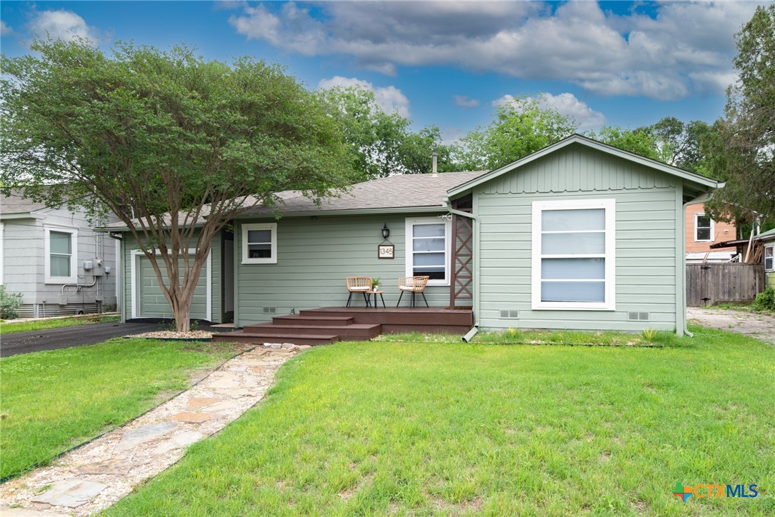 1345 Lee Street Property Photo 1