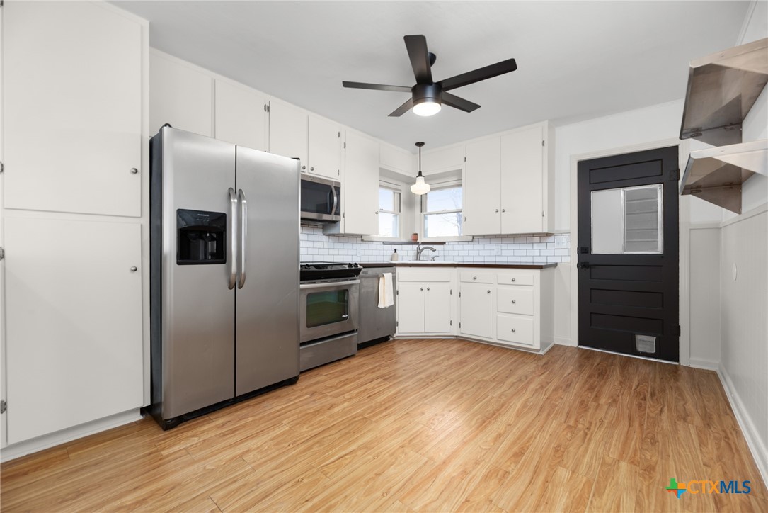 1345 Lee Street Property Photo 5