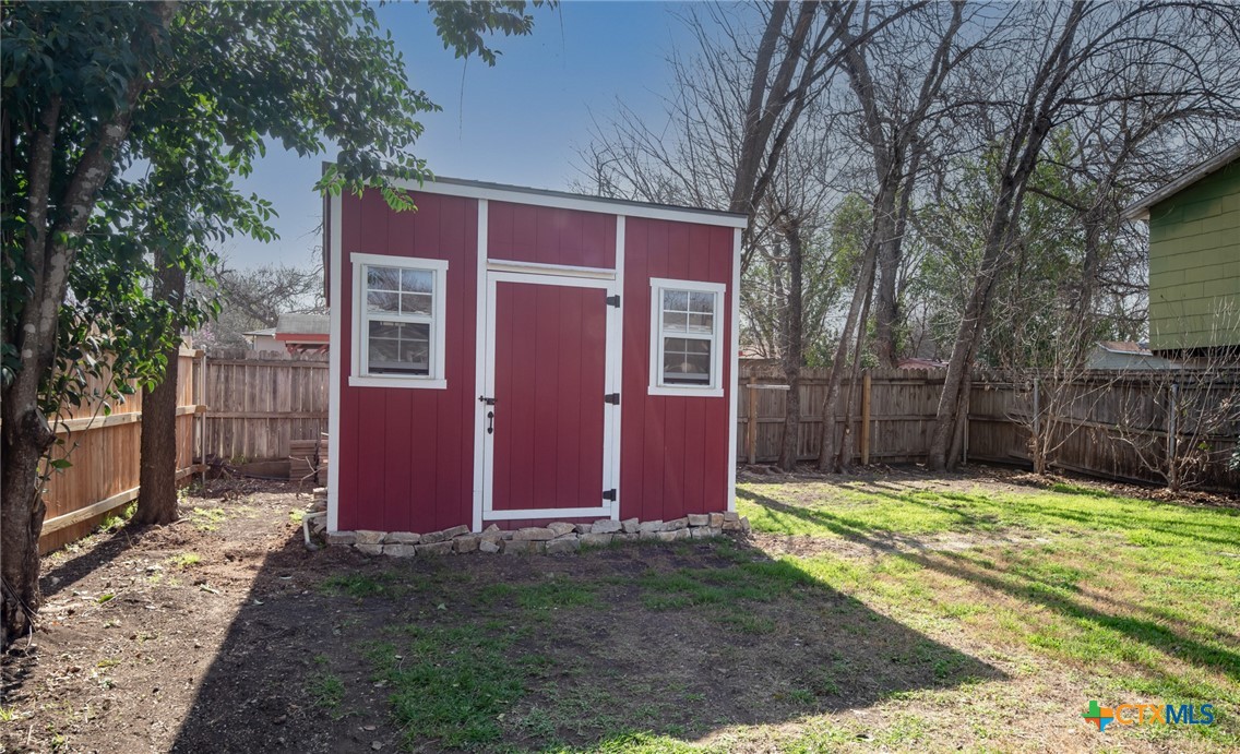 1345 Lee Street Property Photo 9