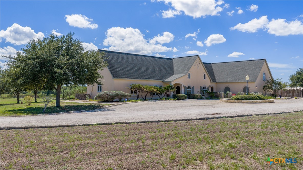 5904 Old Yoakum Road Property Photo 1