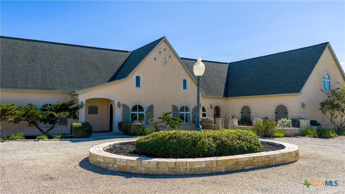 5904 Old Yoakum Road Property Photo 2