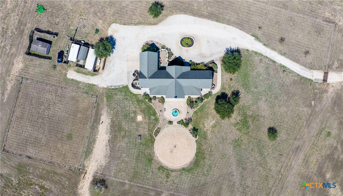 5904 Old Yoakum Road Property Photo 8