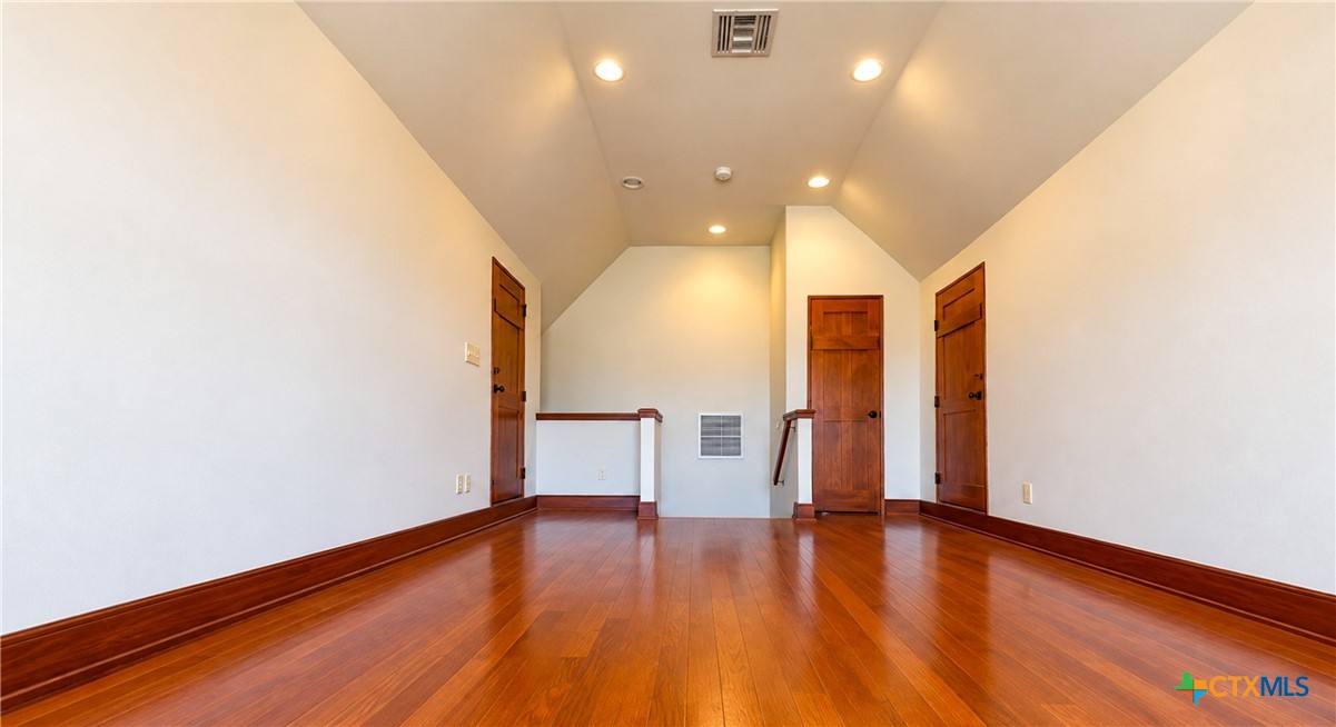 5904 Old Yoakum Road Property Photo 27