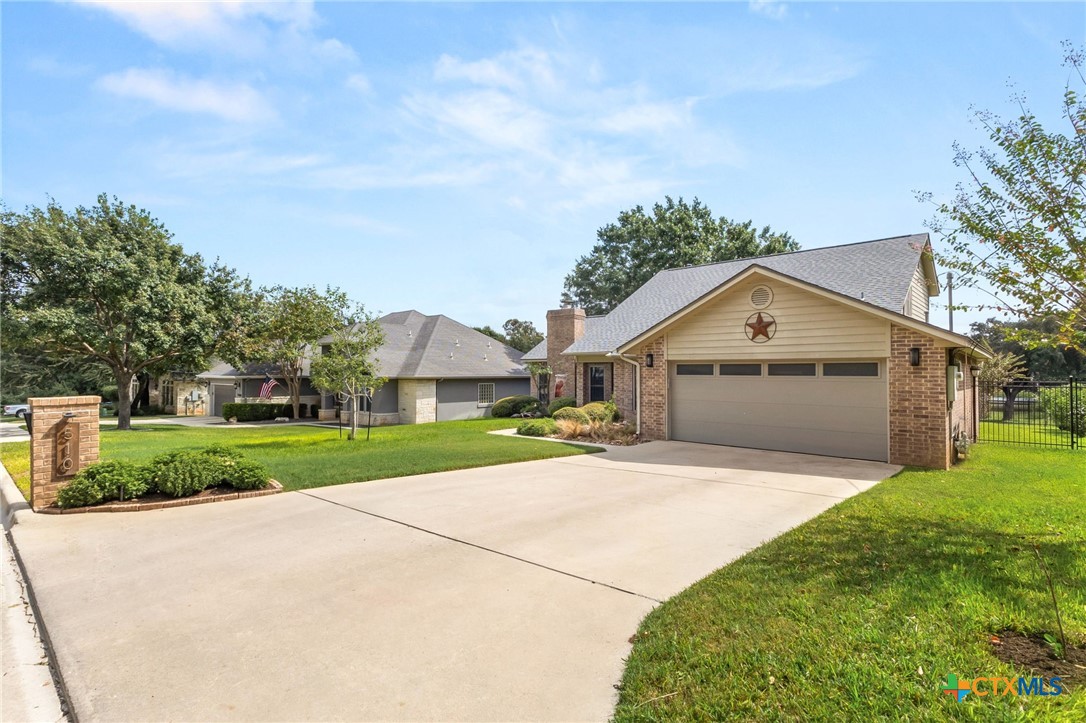 510 Oak Tree Lane Property Photo 3