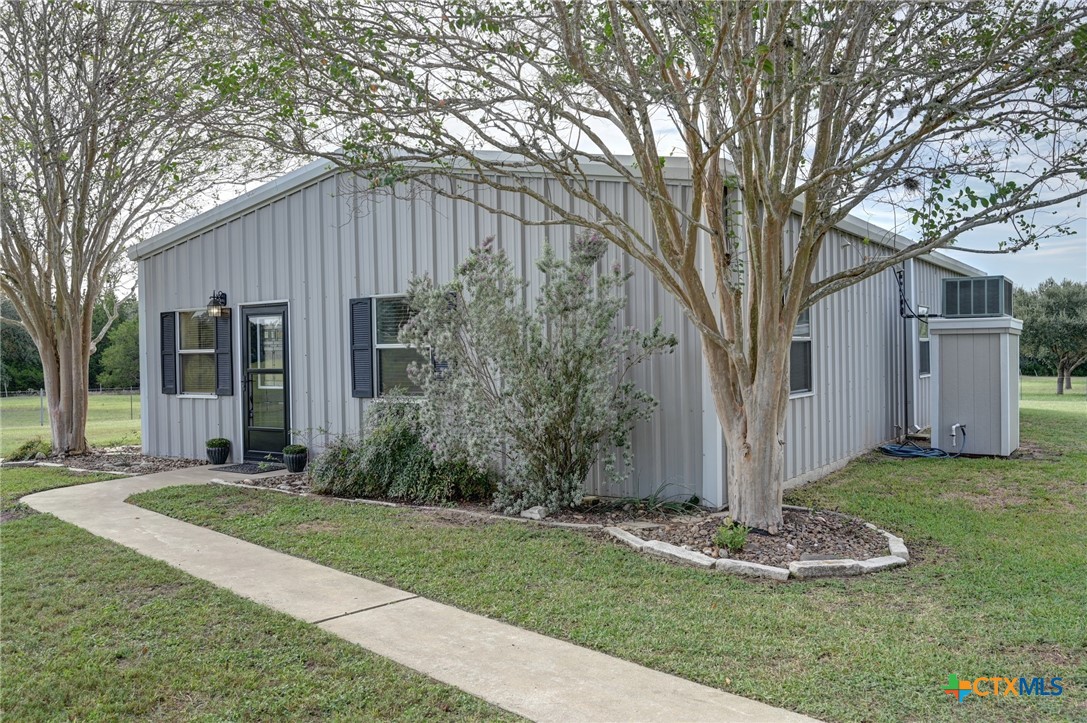 6830 County Road 444 Property Photo 6
