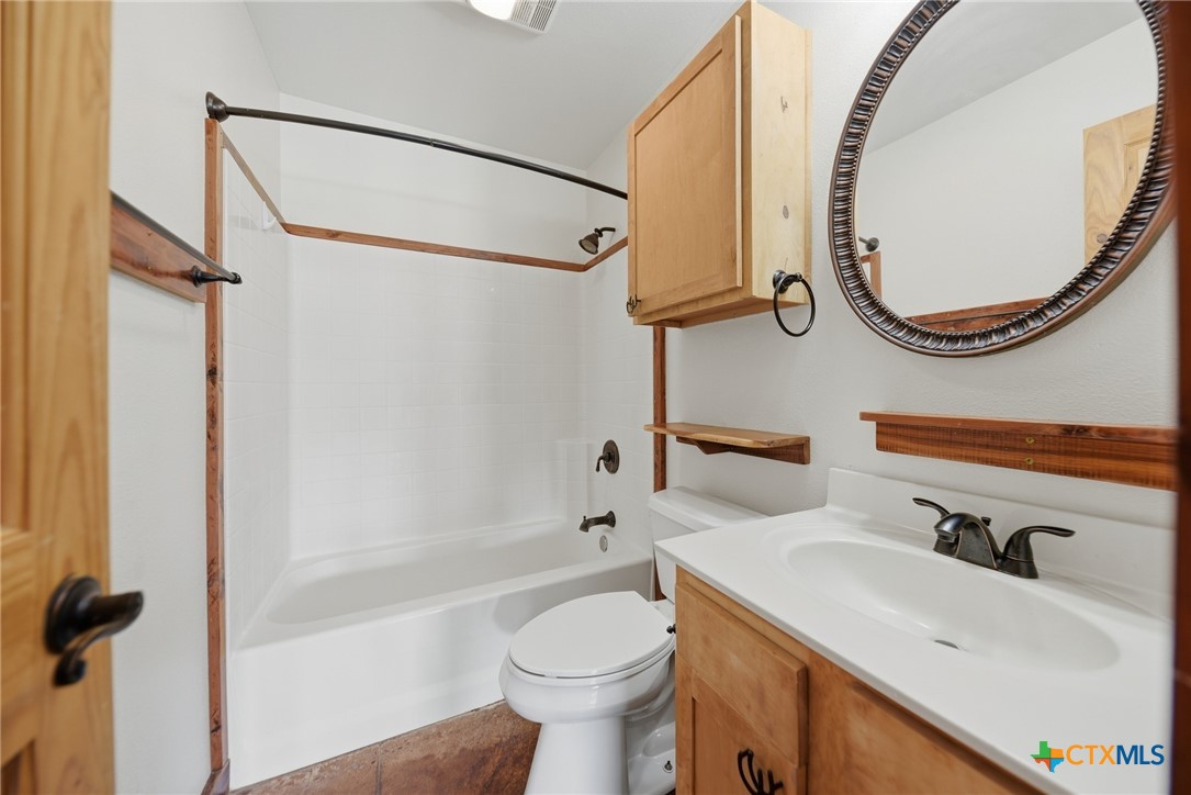 6830 County Road 444 Property Photo 28