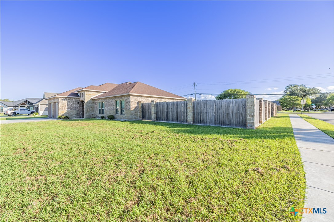 202 Golden Way Property Photo 2
