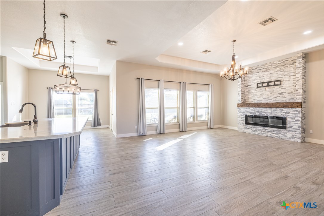 202 Golden Way Property Photo 4