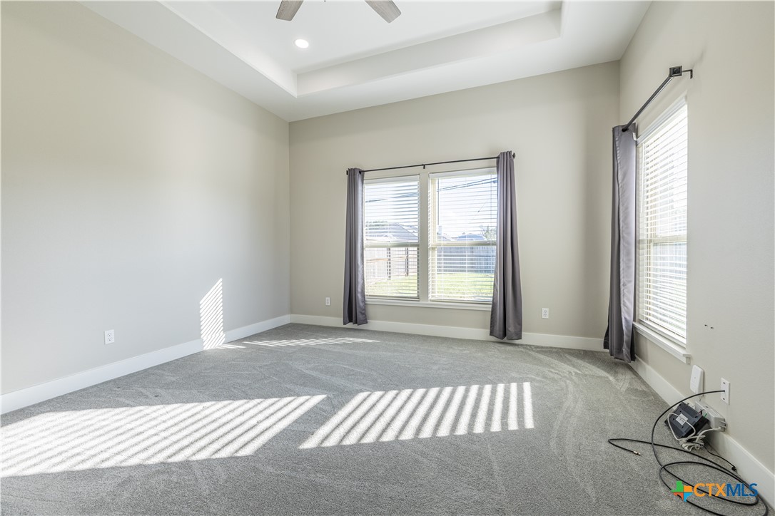 202 Golden Way Property Photo 7