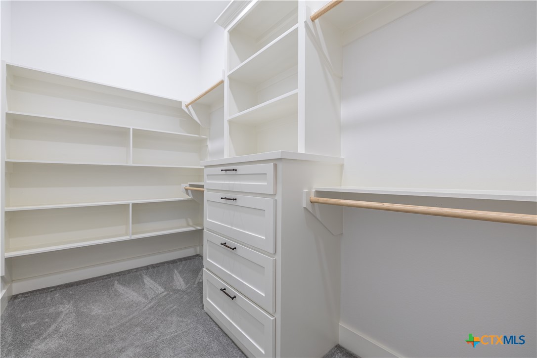 202 Golden Way Property Photo 9