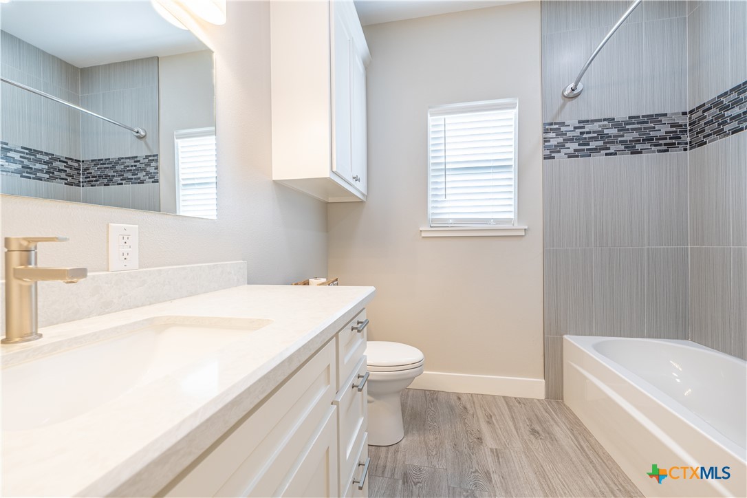 202 Golden Way Property Photo 11