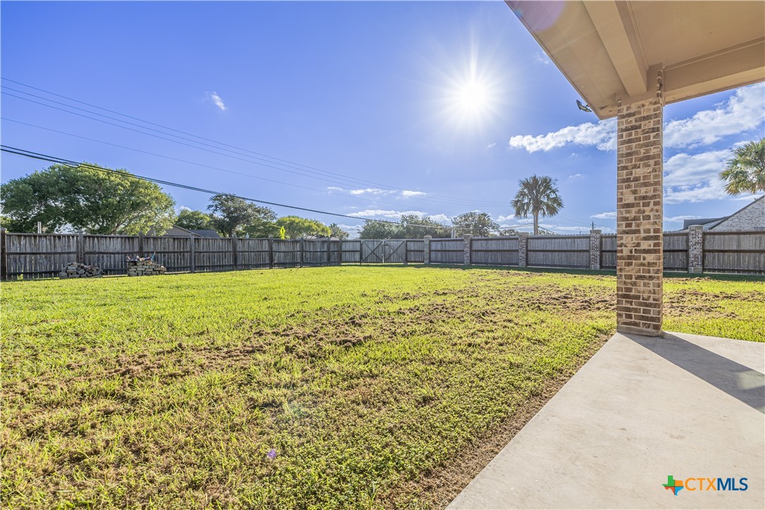 202 Golden Way Property Photo 13