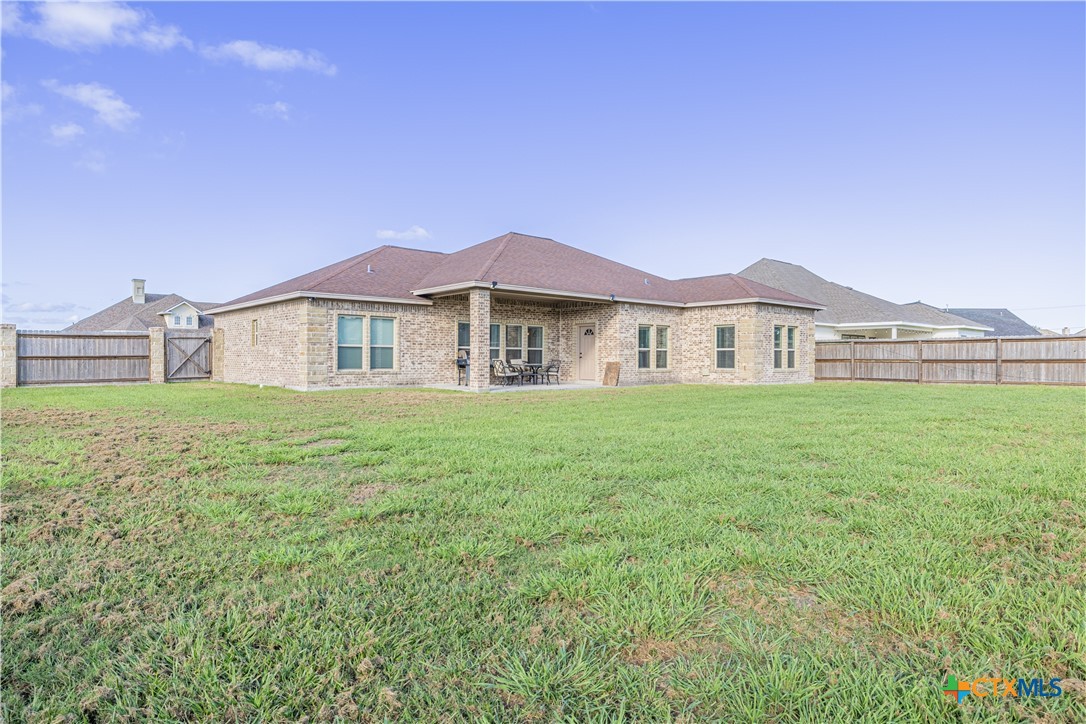 202 Golden Way Property Photo 14