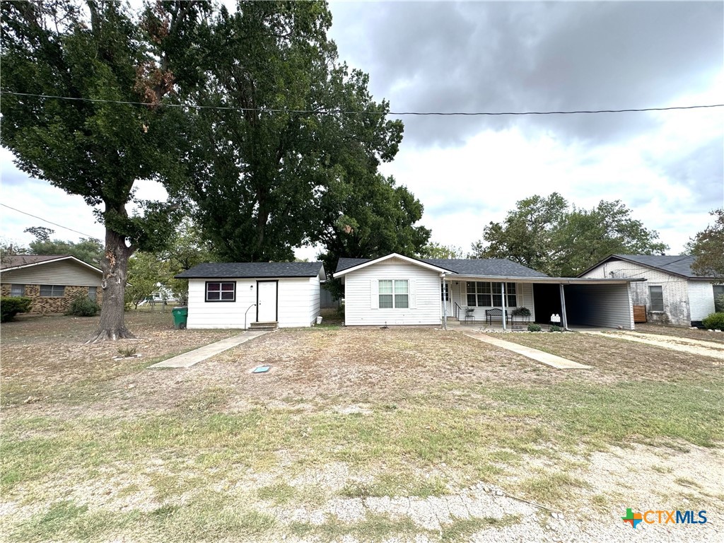 207 W Farish Avenue Property Photo 1