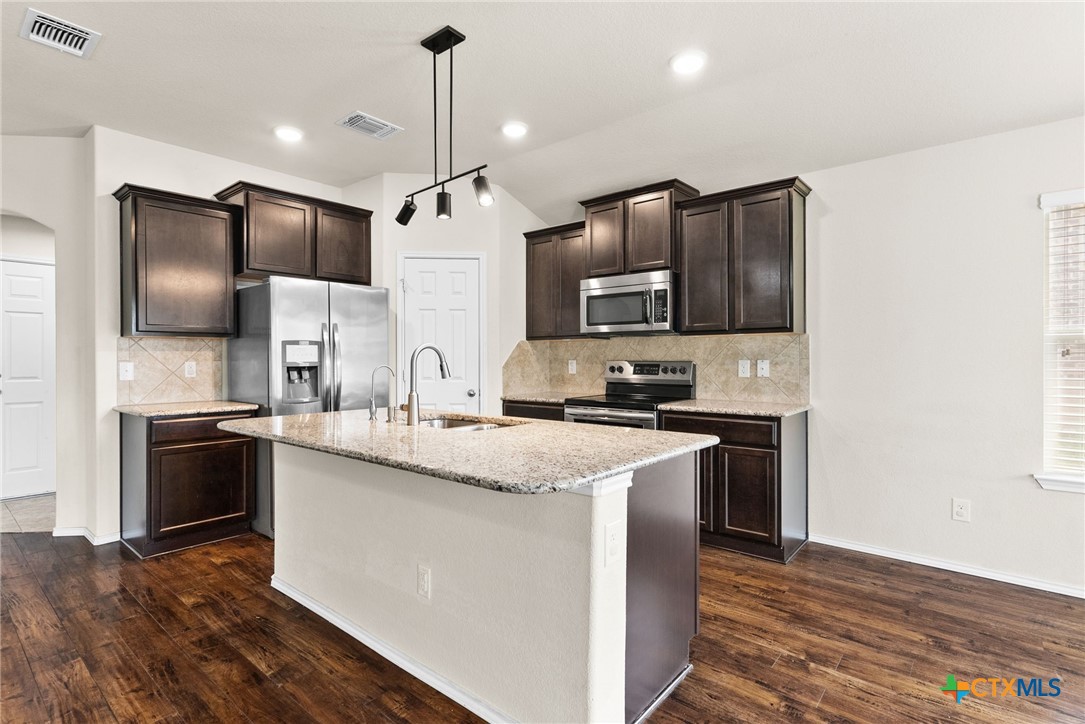 810 Hobby Road Property Photo 3
