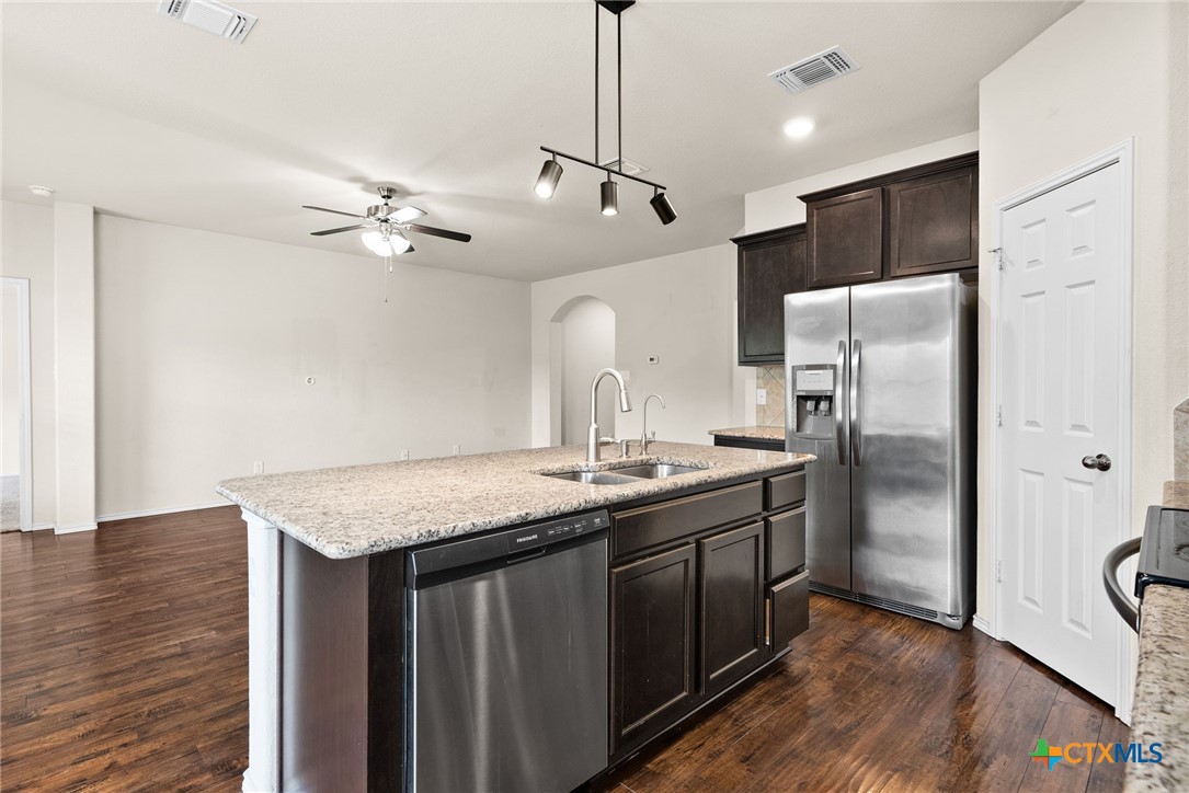 810 Hobby Road Property Photo 4