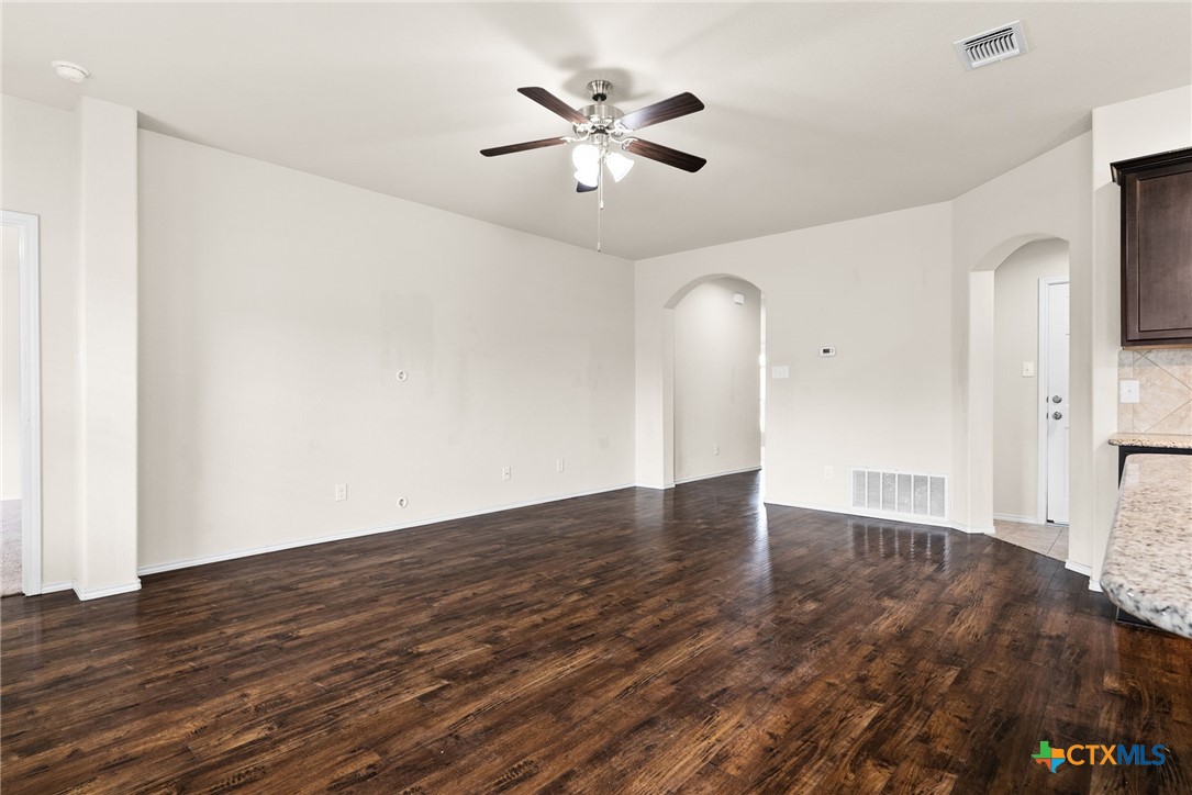 810 Hobby Road Property Photo 6