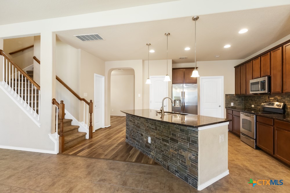 129 Enchanted View Property Photo 6