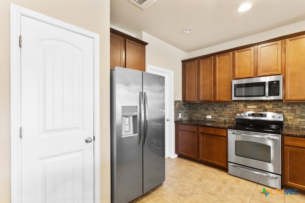 129 Enchanted View Property Photo 7