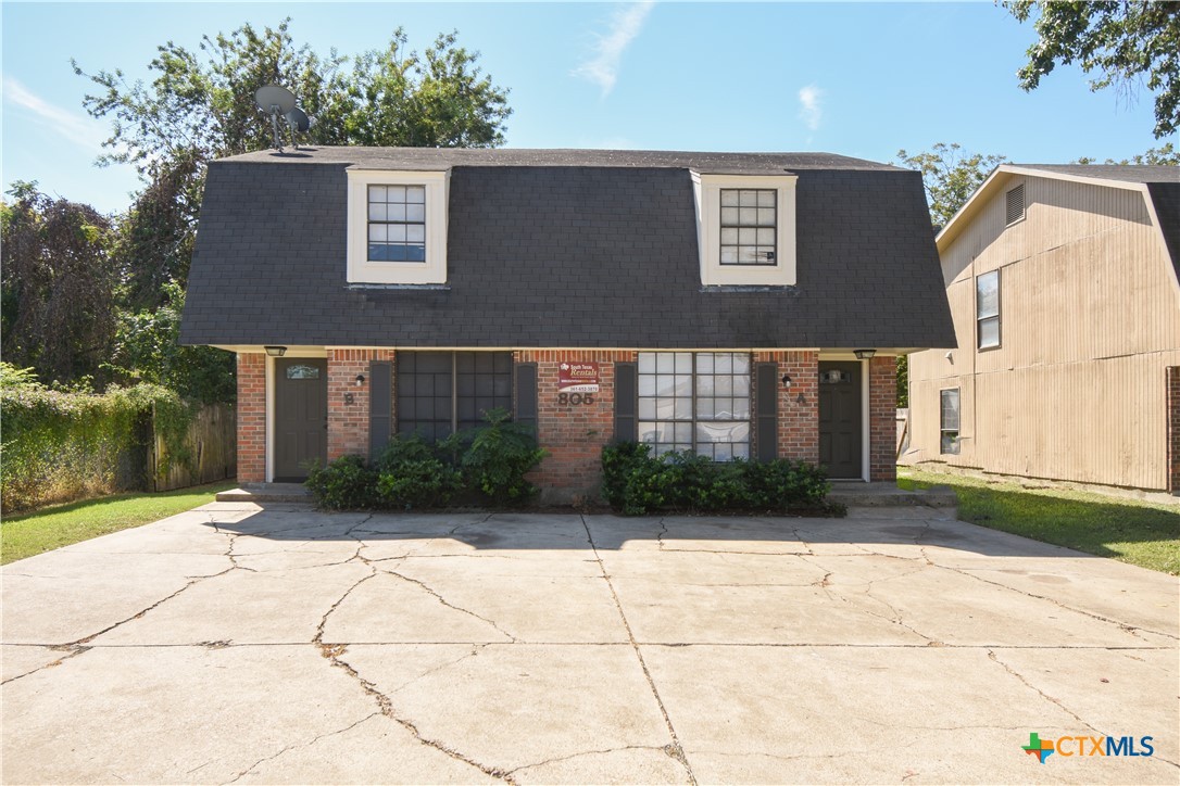 805 E Hiller Street Property Photo 1