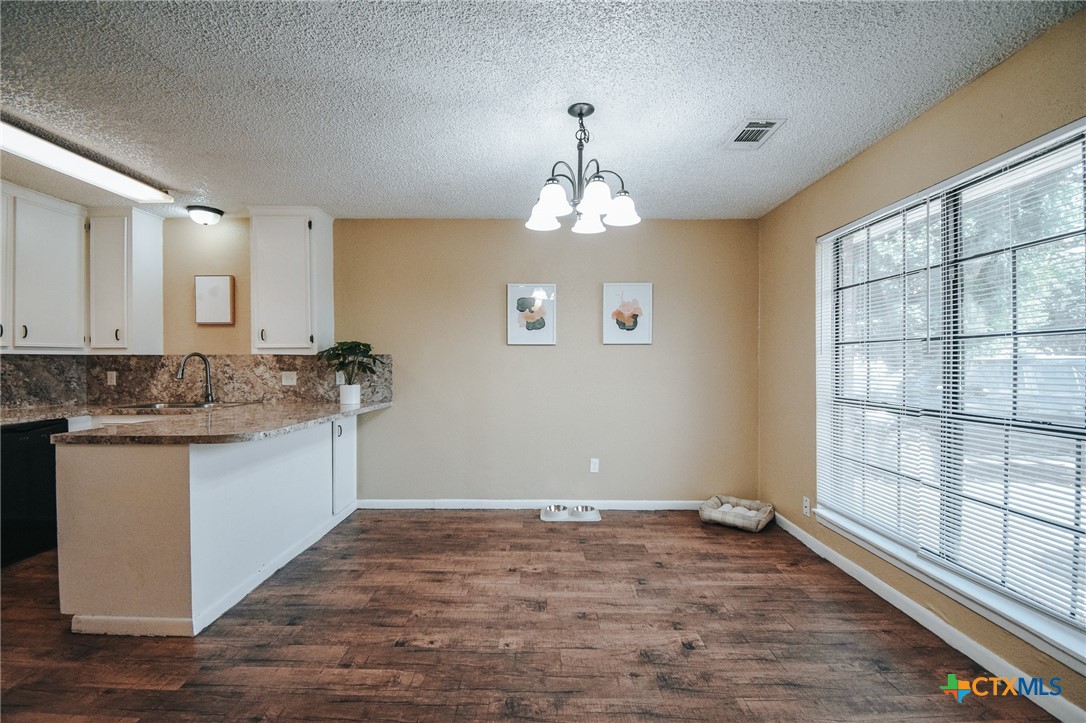 805 E Hiller Street Property Photo 2