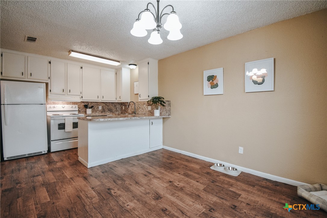 805 E Hiller Street Property Photo 3